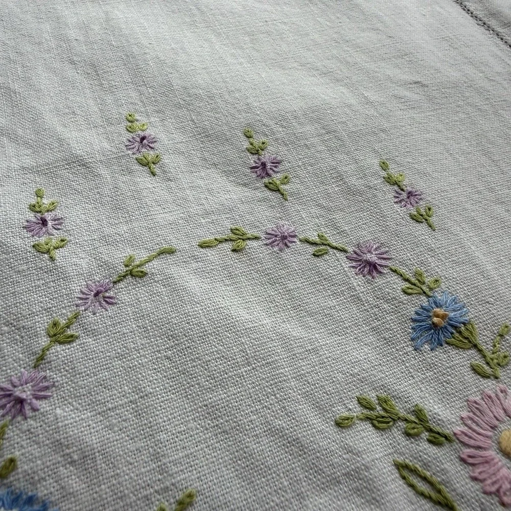 Vtg Embroidered Crochet Dresser Scarf Table Runner Rectangle Flower 38